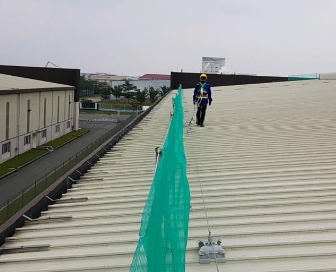 Lắp dây cứu sinh, lưới chống vật rơi